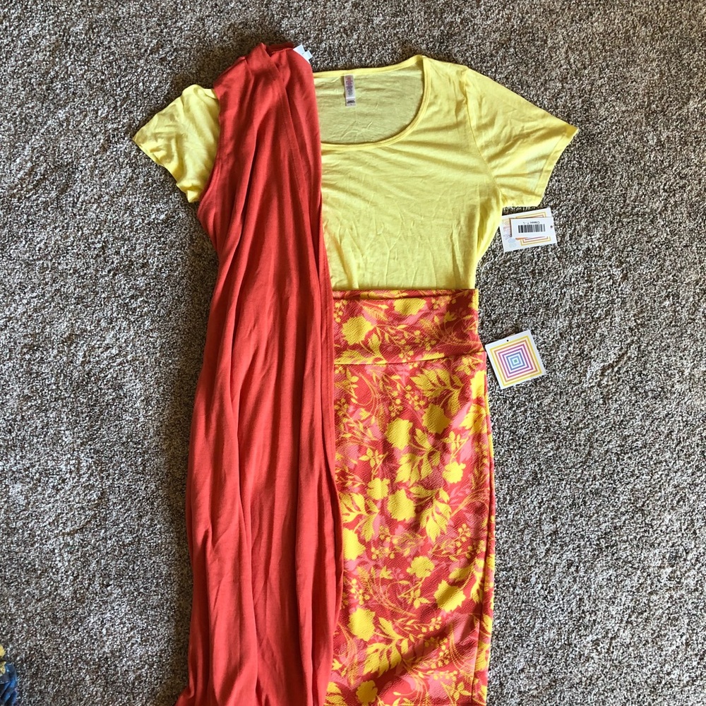 NWT LuLaRoe Cassie pencil skirt with floral print